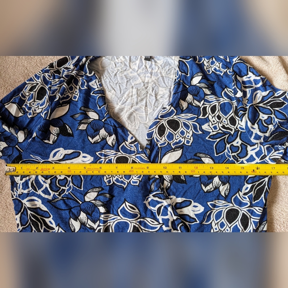 George brand, Med ladies dress w/pockets!! Cute blue with flower details - Picture 13 of 17